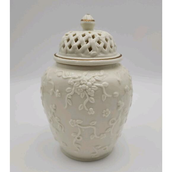 VTG Chinese 3D Flowers Porcelain Ginger Jar Urn Vase Pierced Lid Gold Trim 8" - Picture 4 of 9